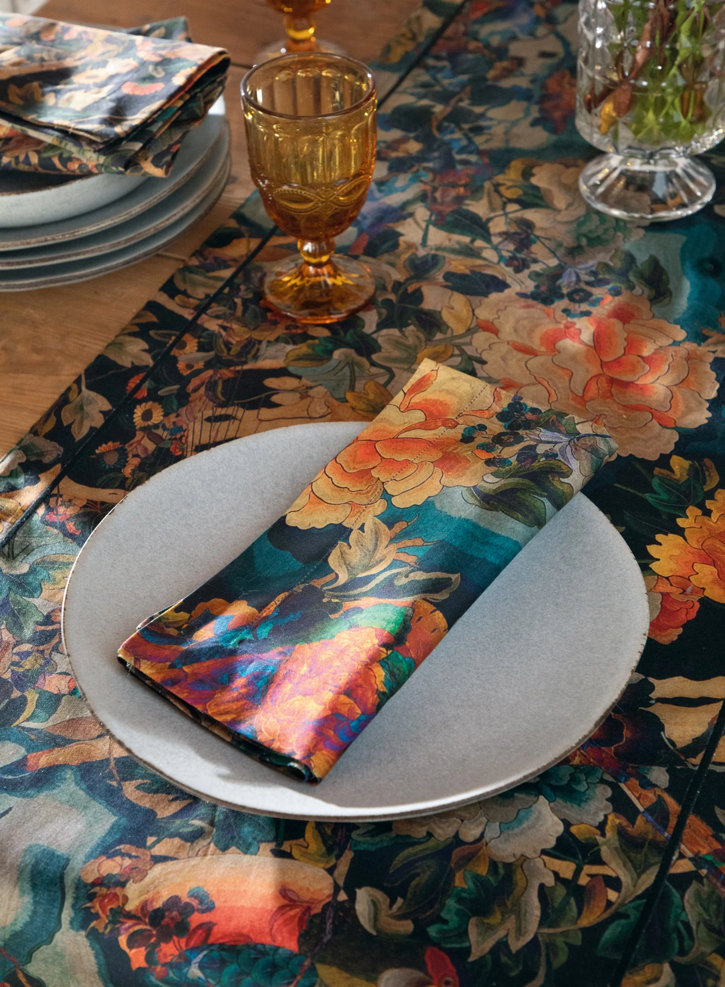 Dynasty Floral Tablerunner - Image 2
